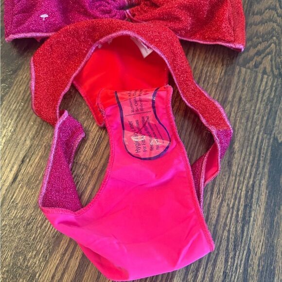 NWOT OSEREE
Lumière Two-Tone Bikini I Fuchsia size Large - Picture 7 of 7